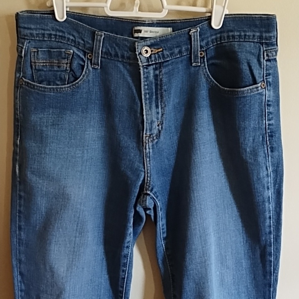 LEVIS 515 - GREAT FIT- NOT HIGH OR- LOW-AROUND NAVAL, -BOOT CUT - Picture 2 of 8